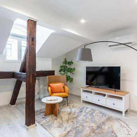 Rustic By Lh * 布达佩斯